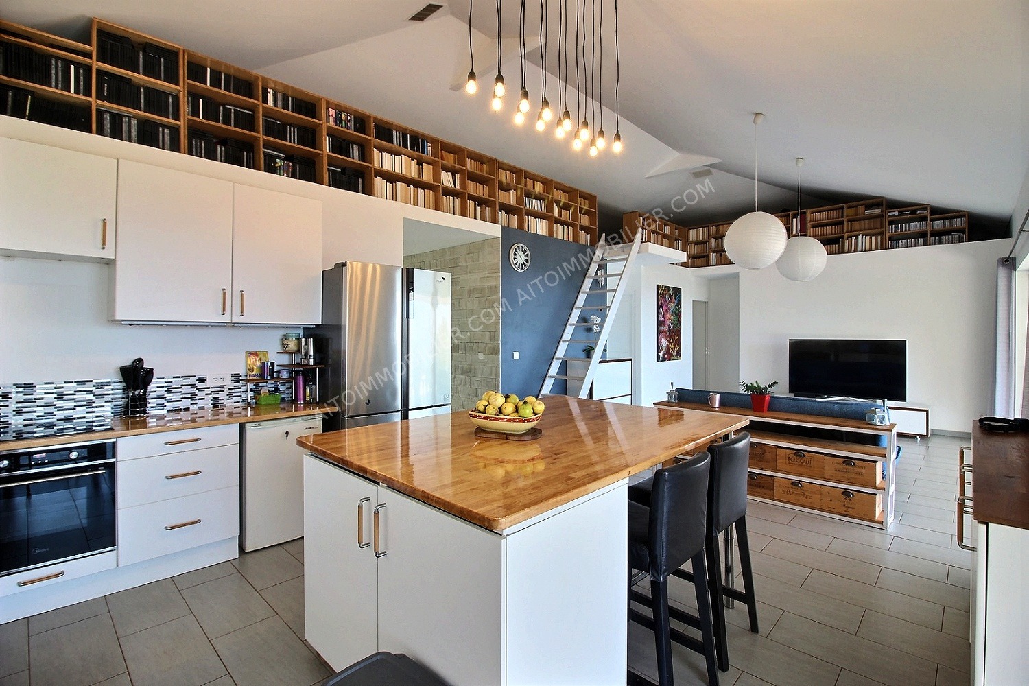 MAISON SUR PAMATAI HILLS 8