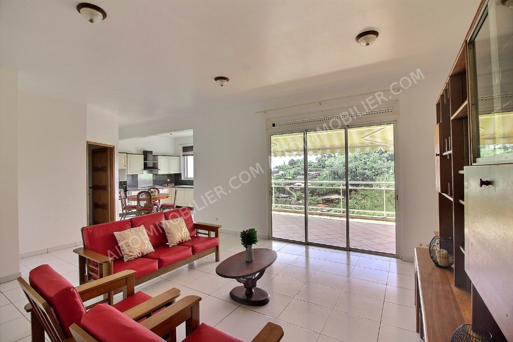 A LOUER APPARTEMENT F3 PIRAE