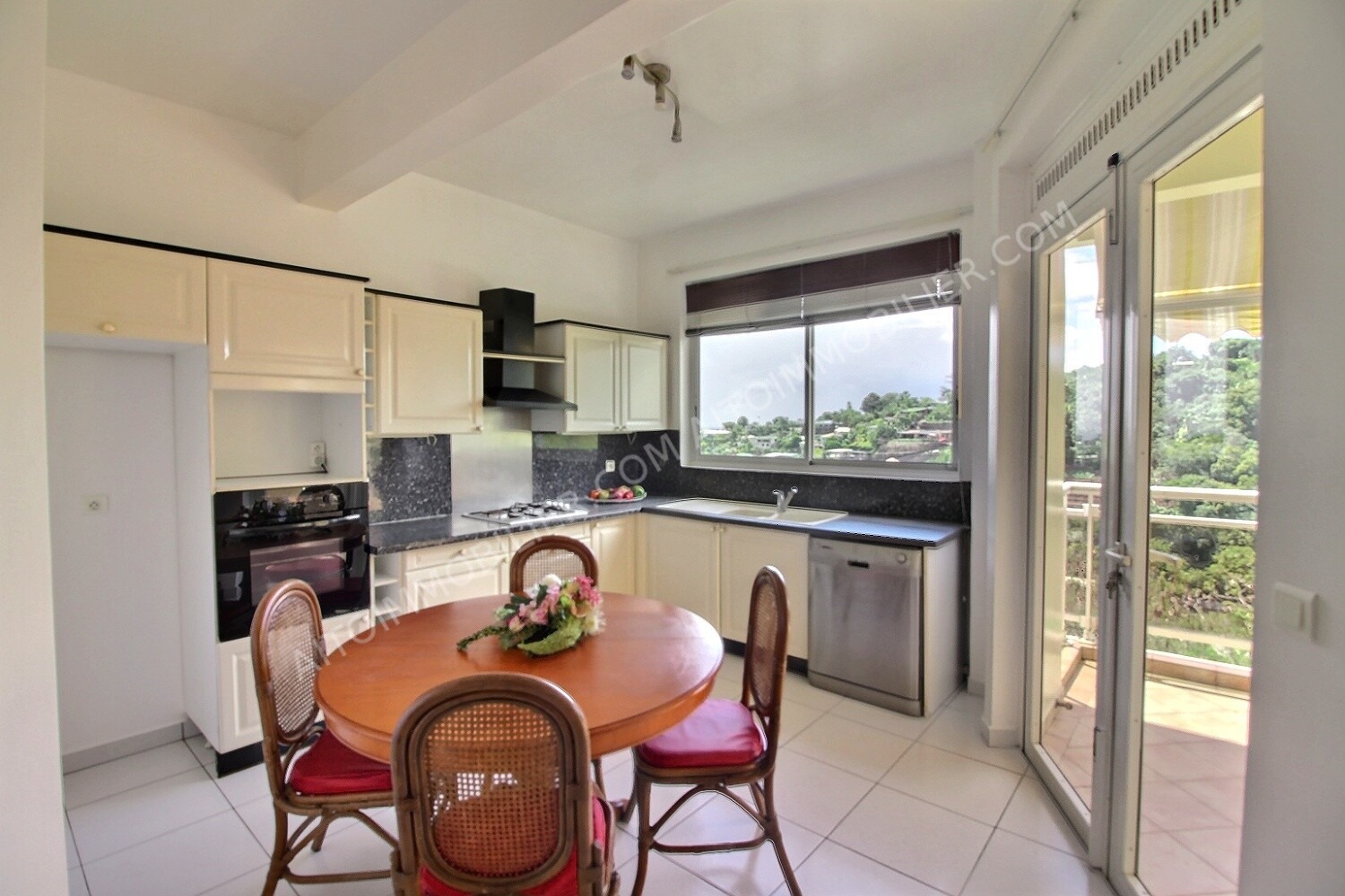 A LOUER APPARTEMENT F3 PIRAE 2