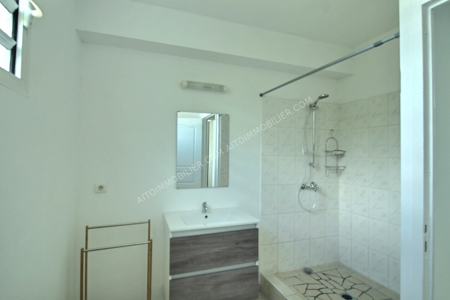 PUNAAUIA - GRAND APPARTEMENT F3 A LOUER 4