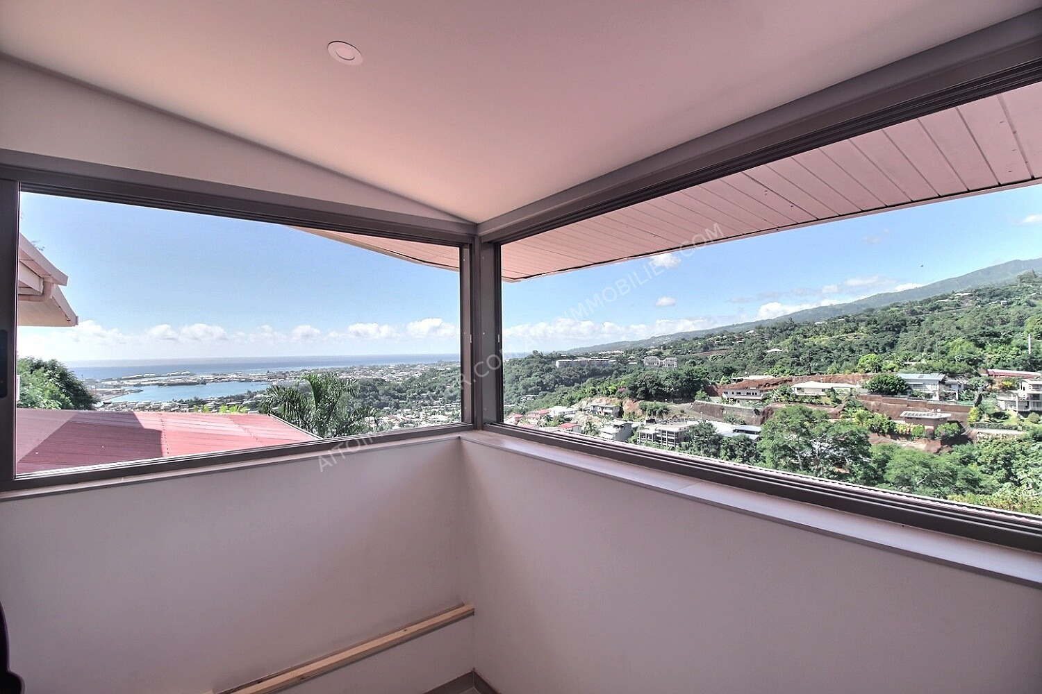 A LOUER APPARTEMENT F3 PAMATAI 1