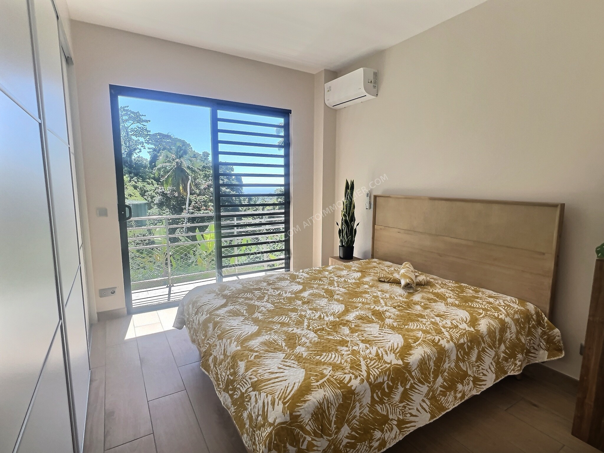 TOWNHOUSES 6